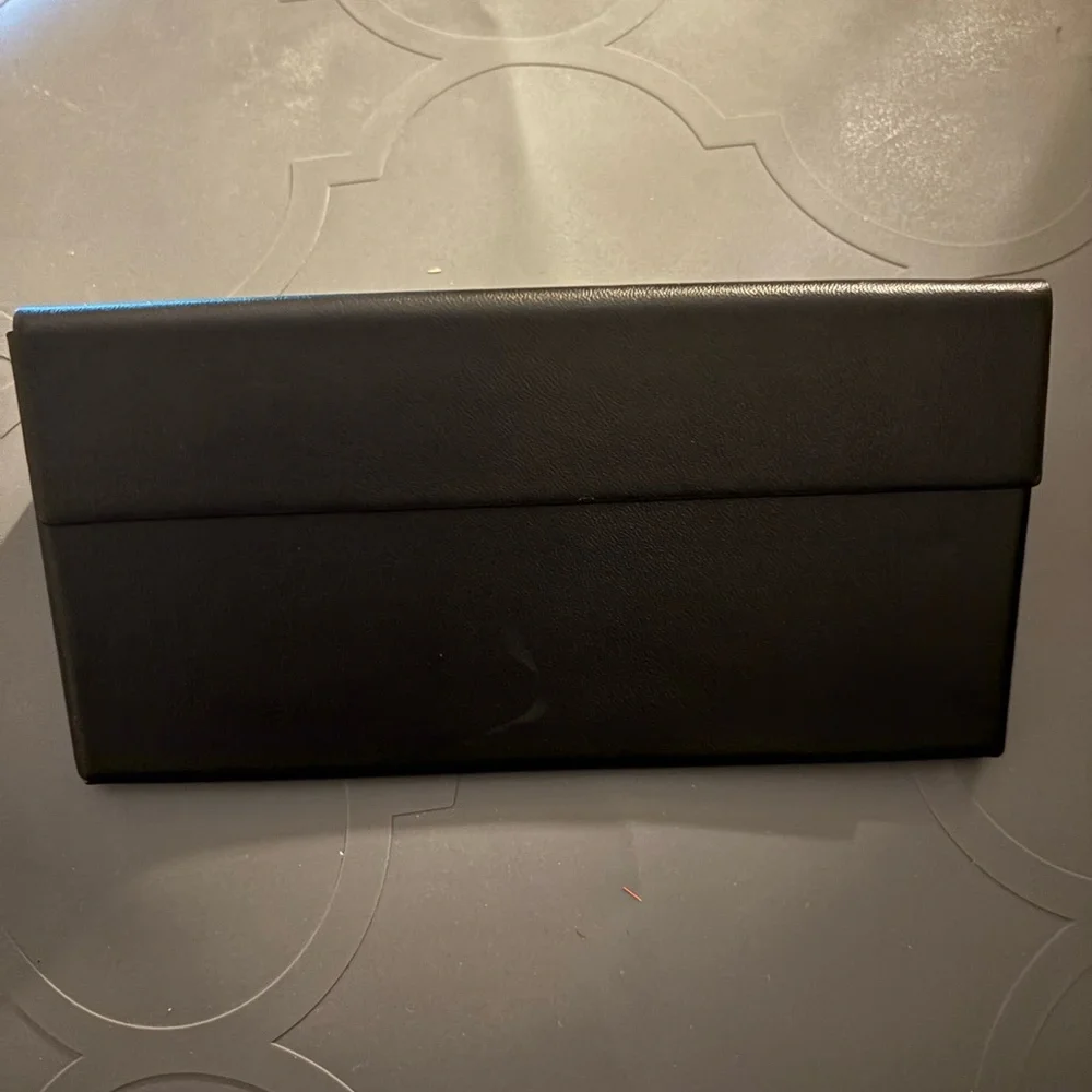 Fendi white & black sunglasses case. No glasses‎ included
